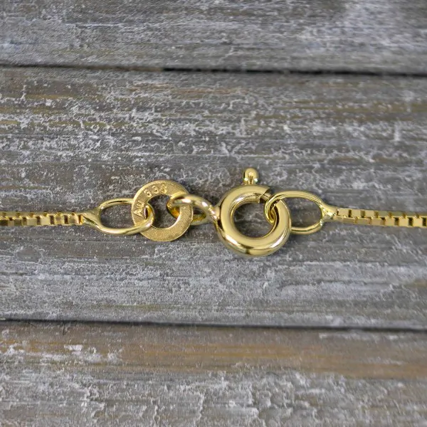 Goldkette als Venezianerkette in Gelbgold 333 / 8K, 38 cm lang, 0,8 mm breit, Gewicht ca. 1.5 g.
