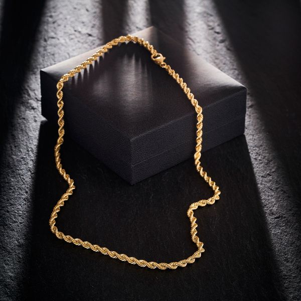 Goldkette als Kordelkette hohl in Gelbgold 333 / 8K, 50 cm lang, 3,8 mm breit, Gewicht ca. 8.3 g.