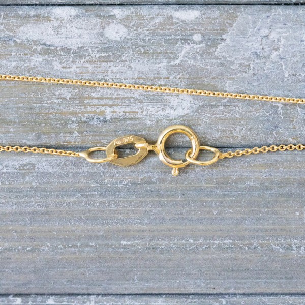 Goldkette als Ankerkette rund in Gelbgold 375 / 9K, 34 cm lang, 0,8 mm breit, Gewicht ca. 0.6 g.