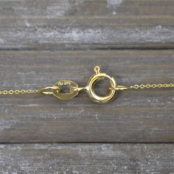 Goldkette als Ankerkette flach in Gelbgold 375 / 9K, 42 cm lang, 0,8 mm breit, Gewicht ca. 0.8 g.
