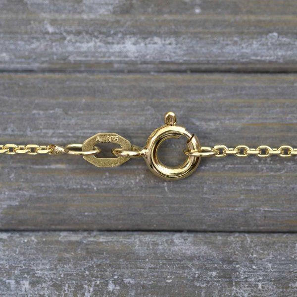 Goldkette als Ankerkette diamantiert in Gelbgold 375 / 9K, 45 cm lang, 1,3 mm breit, Gewicht ca. 2.2 g.