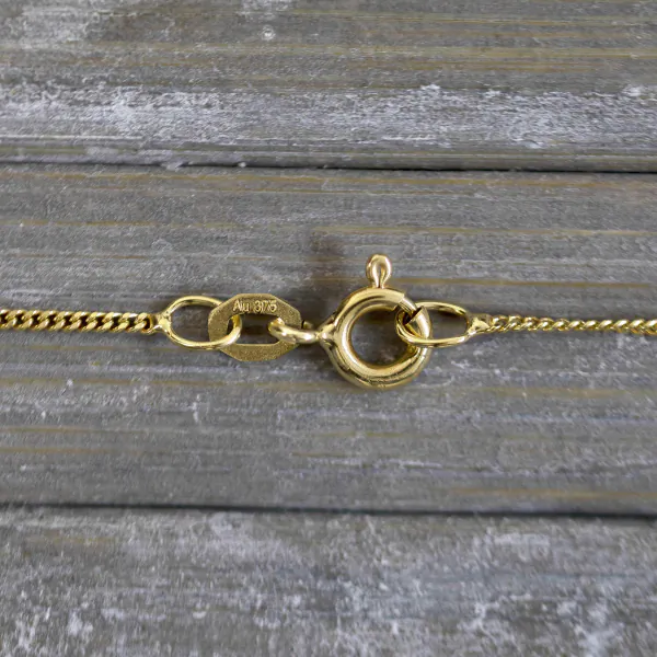 Goldkette als Panzerkette flach in Gelbgold 375 / 9 Karat, 65 cm lang, 1.1 mm breit, Gewicht ca. 2,3 g.