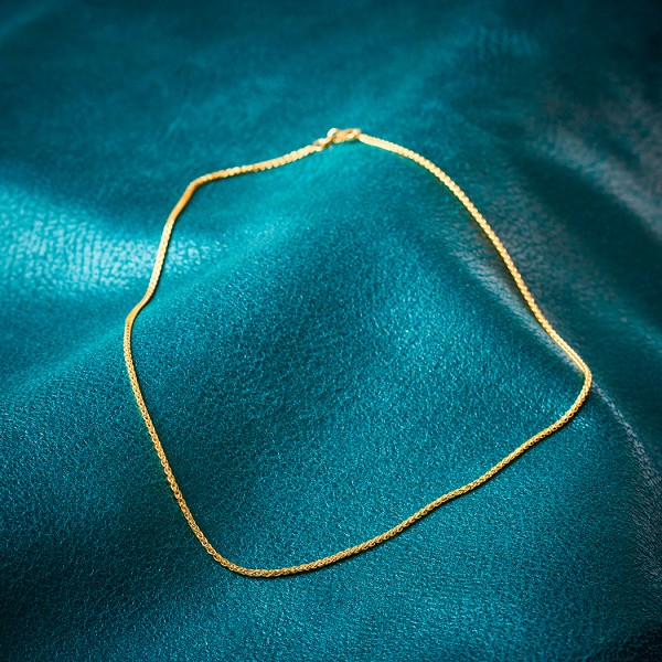 Goldkette als Zopfkette in Gelbgold 750 / 18K, 38 cm lang, 1,7 mm breit, Gewicht ca. 5.2 g.