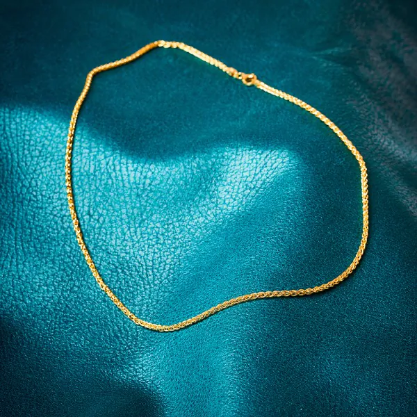 Goldkette als Zopfkette in Gelbgold 375 / 9K, 34 cm lang, 2,5 mm breit, Gewicht ca. 7.2 g.