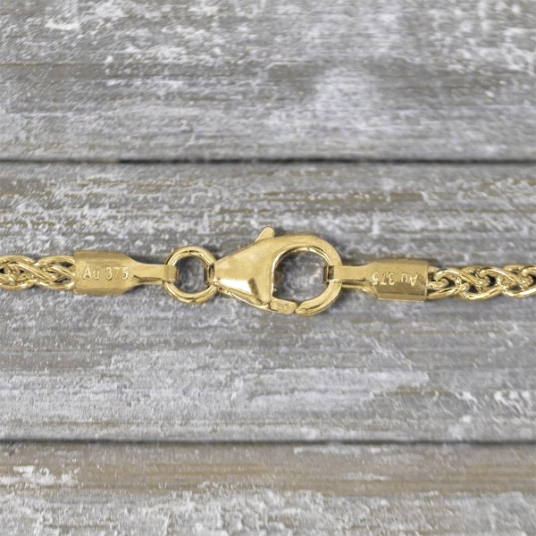 Armband als Zopfkette in Gelbgold 375 / 9K, 18,5 cm lang, 2,5 mm breit, Gewicht ca. 4.1 g.