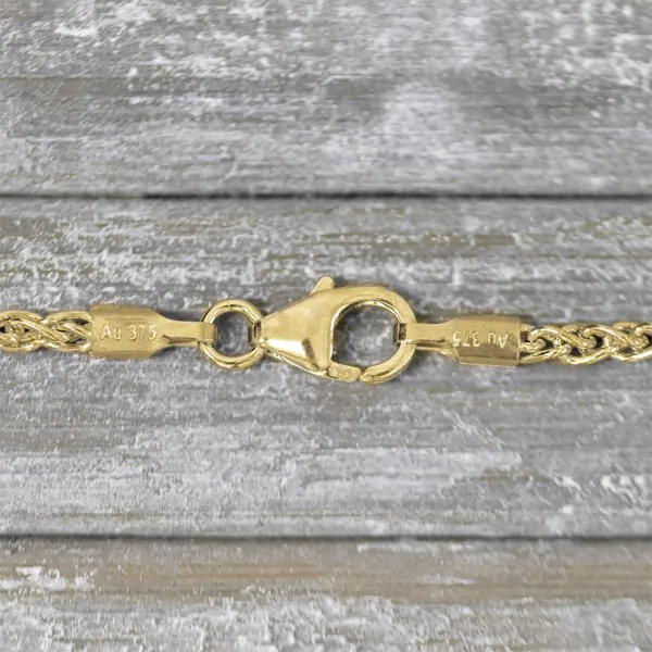 Armband als Zopfkette in Gelbgold 375 / 9K, 18,5 cm lang, 2,5 mm breit, Gewicht ca. 4.1 g.
