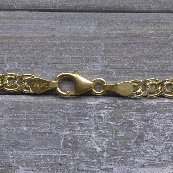 Armband als Zwillingspanzerkette in Gelbgold 375 / 9K, 17 cm lang, 3,9 mm breit, Gewicht ca. 1.7 g.