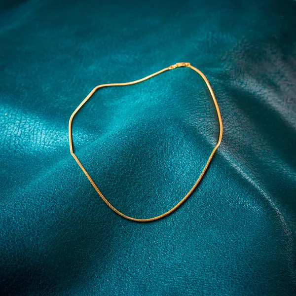 Goldkette als Schlangenkette in Gelbgold 375 / 9K, 38 cm lang, 1,4 mm breit, Gewicht ca. 3.1 g.