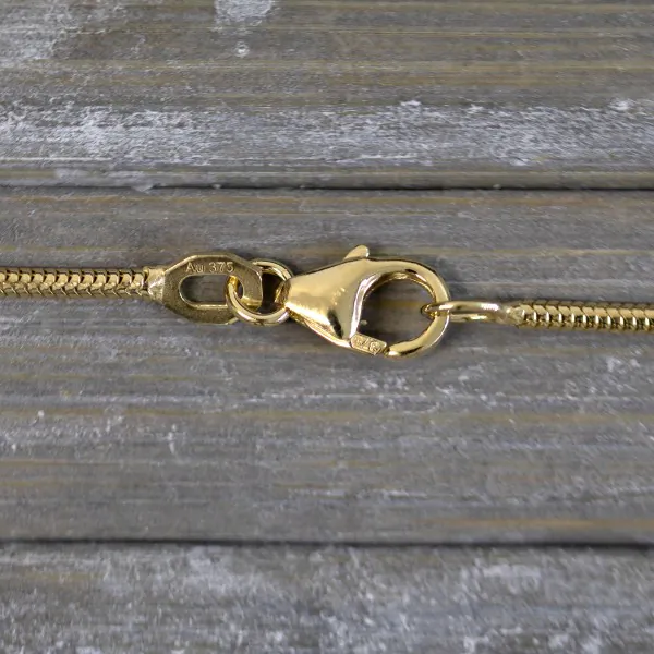 Goldkette als Schlangenkette in Gelbgold 375 / 9K, 90 cm lang, 1,4 mm breit, Gewicht ca. 7.4 g.