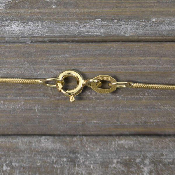 Goldkette als Schlangenkette in Gelbgold 375 / 9K, 42 cm lang, 0,9 mm breit, Gewicht ca. 3 g.