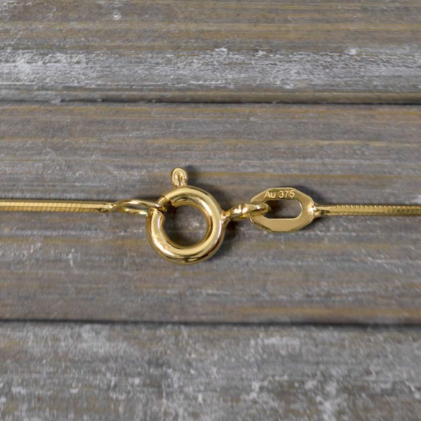 Goldkette als Schlangenkette diamantiert in Gelbgold 375 / 9K, 40 cm lang, 0,8 mm breit, Gewicht ca. 2.4 g.