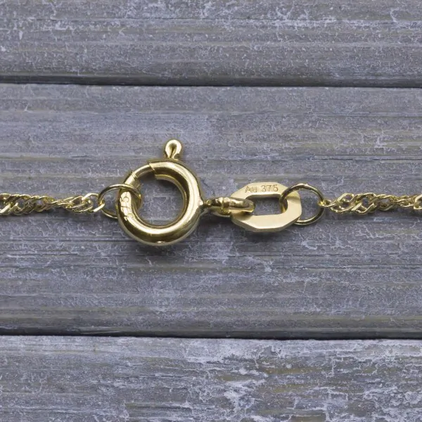 Goldkette als Singapurkette in Gelbgold 375 / 9 Karat, 100 cm lang, 1.4 mm breit, Gewicht ca. 3.6 g.