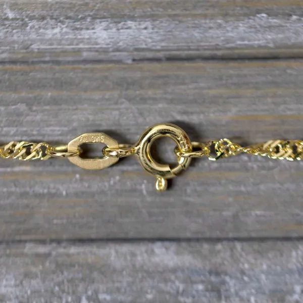 Goldkette als Singapurkette in Gelbgold 375 / 9 Karat, 65 cm lang, 1.8 mm breit, Gewicht ca. 3.5 g.