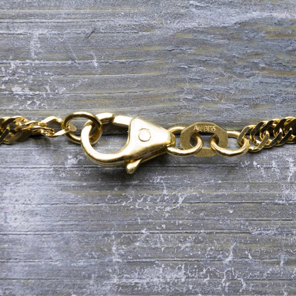 Armband als Singapurkette in Gelbgold 375 / 9K, 18.5 cm lang, 2,2 mm breit, Gewicht ca. 1.4 g.