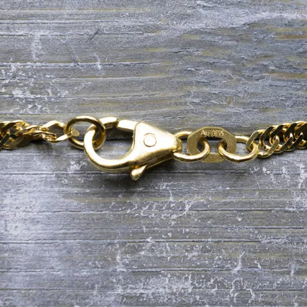 Armband als Singapurkette in Gelbgold 375 / 9K, 18.5 cm lang, 2,2 mm breit, Gewicht ca. 1.4 g.