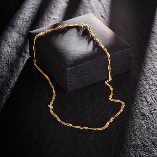 Goldkette als Singapurkette in Gelbgold 333 / 8K, 42 cm lang, 2,9 mm breit, Gewicht ca. 5.3 g.