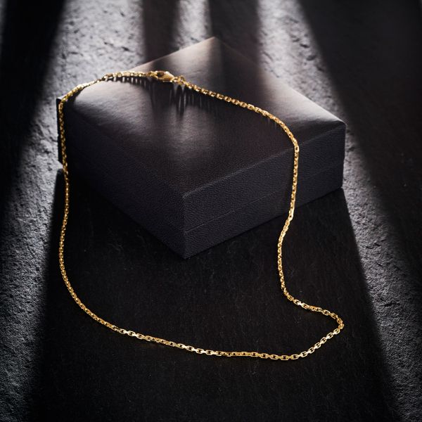 Goldkette als Ankerkette diamantiert in Gelbgold 585 / 14K, 45 cm lang, 1,8 mm breit, Gewicht ca. 7 g.
