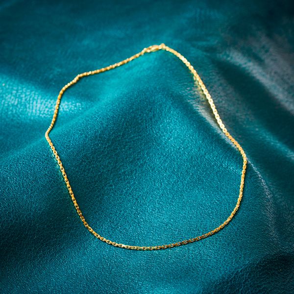 Goldkette als Ankerkette diamantiert in Gelbgold 585 / 14K, 45 cm lang, 1,8 mm breit, Gewicht ca. 7 g.