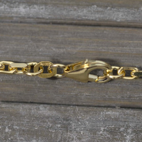 Goldkette als Ankerkette diamantiert in Gelbgold 375 / 9K, 45 cm lang, 2,5 mm breit, Gewicht ca. 12.2 g.