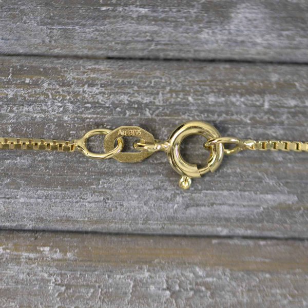 Goldkette als Venezianerkette in Gelbgold 375 / 9K, 42 cm lang, 0,9 mm breit, Gewicht ca. 2.2 g.