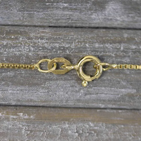 Goldkette als Venezianerkette in Gelbgold 375 / 9K, 45 cm lang, 0,9 mm breit, Gewicht ca. 2.5 g.
