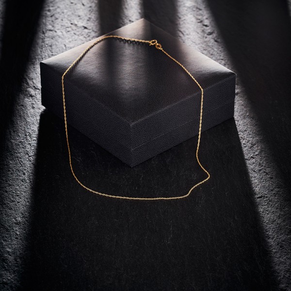 Goldkette als Doppelankerkette in Gelbgold 375 / 9K, 45 cm lang, 1 mm breit, Gewicht ca. 0.7 g.