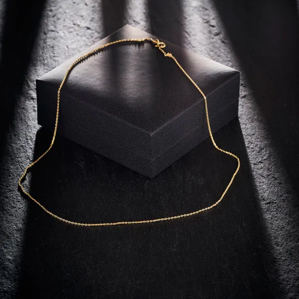 Goldkette als Ankerkette diamantiert in Gelbgold 333 / 8K, 45 cm lang, 1,2 mm breit, Gewicht ca. 1.8 g.