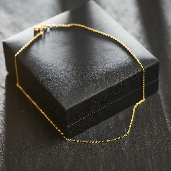 Goldkette als Ankerkette diamantiert in Gelbgold 375 / 9K, 80 cm lang, 1,3 mm breit, Gewicht ca. 3.9 g.