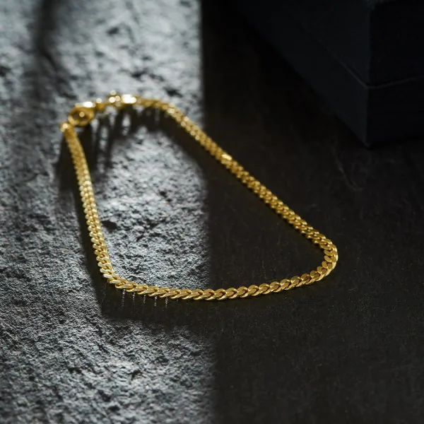 Armband als Panzerkette flach in Gelbgold 375 / 9K, 18 cm lang, 2.7 mm breit, Gewicht ca. 3.2 g.