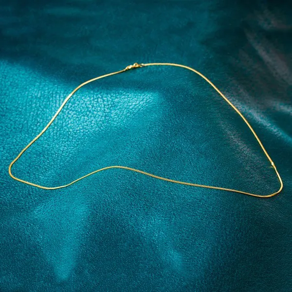 Goldkette als Panzerkette flach in Gelbgold 585 / 14K, 36 cm lang, 1,2 mm breit, Gewicht ca. 1.9 g.