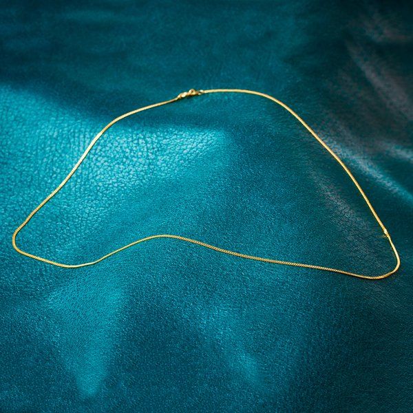 Goldkette als Panzerkette flach in Gelbgold 585 / 14K, 38 cm lang, 1,2 mm breit, Gewicht ca. 2 g.