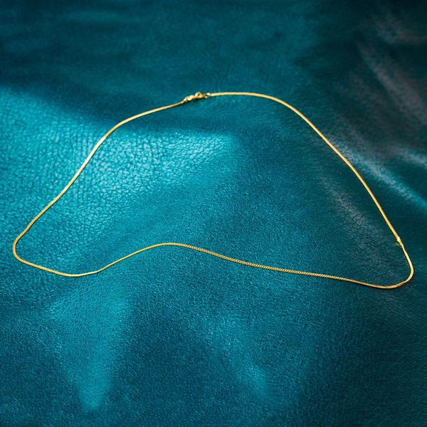 Goldkette als Panzerkette flach in Gelbgold 585 / 14K, 40 cm lang, 1,2 mm breit, Gewicht ca. 2.1 g.