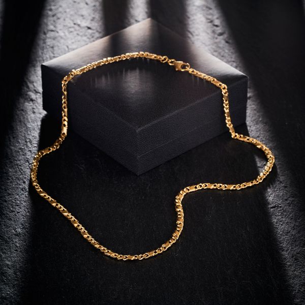 Goldkette als Dollarkette satiniert in Gelbgold 333 / 8K, 50 cm lang, 3,7 mm breit, Gewicht ca. 19.4 g.