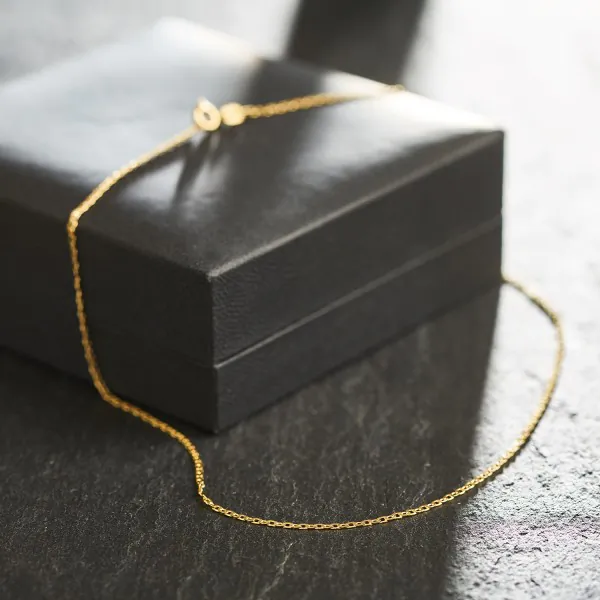 Goldkette als Achterkette in Gelbgold 585 / 14K, 50 cm lang, 1,3 mm breit, Gewicht ca. 2.4 g.