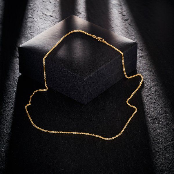 Goldkette als Zopfkette in Gelbgold 375 / 9K, 42 cm lang, 2,1 mm breit, Gewicht ca. 6.1 g.