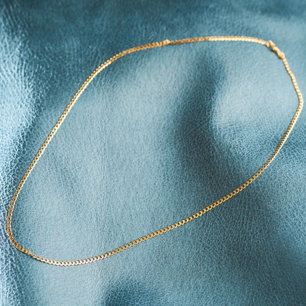 Goldkette als Panzerkette weit in Gelbgold 375 / 9 Karat, 42 cm lang, 2.6 mm breit, Gewicht ca. 3.2 g.