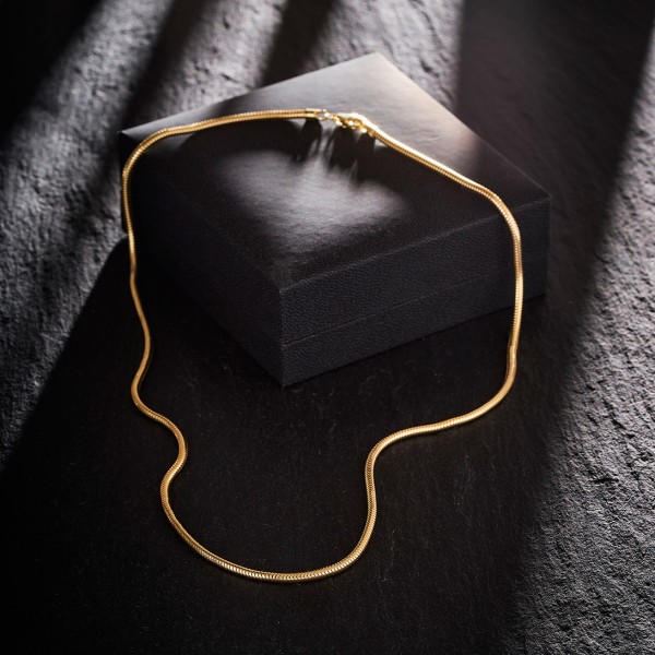 Goldkette als Schlangenkette in Gelbgold 585 / 14K, 85 cm lang, 2,4 mm breit, Gewicht ca. 22.1 g.