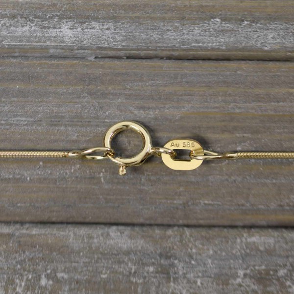 Goldkette als Schlangenkette in Gelbgold 585 / 14K, 42 cm lang, 0,8 mm breit, Gewicht ca. 2.2 g.