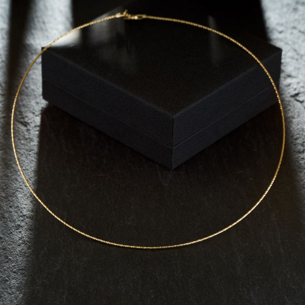 Goldkette als Tondakette diamantiert in Gelbgold 585 / 14K, 45 cm lang, 1,1 mm breit, Gewicht ca. 3.4 g.