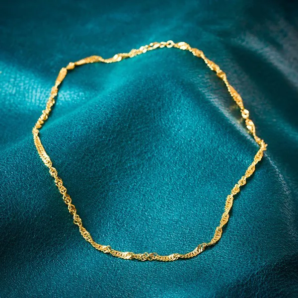 Goldkette als Singapurkette in Gelbgold 333 / 8K, 42 cm lang, 3,4 mm breit, Gewicht ca. 8 g.