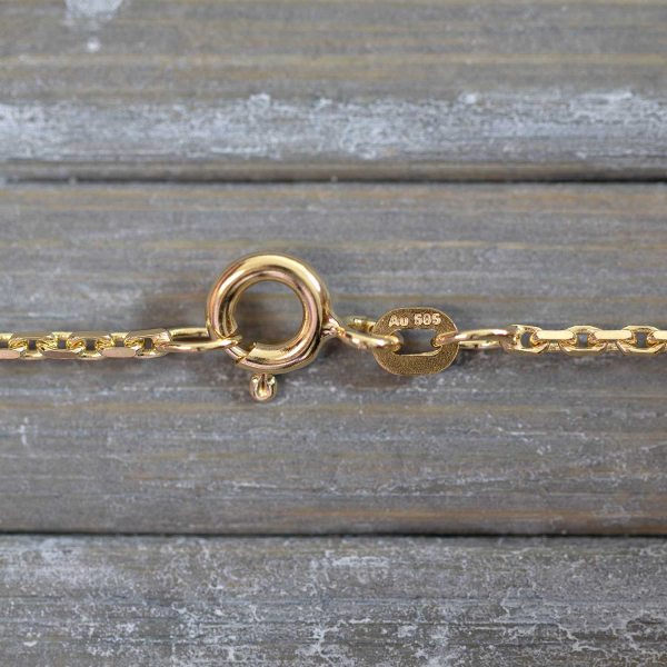 Goldkette als Ankerkette stirnseitig diamantiert in Gelbgold 585 / 14K, 42 cm lang, 1,3 mm breit, Gewicht ca. 3.7 g.