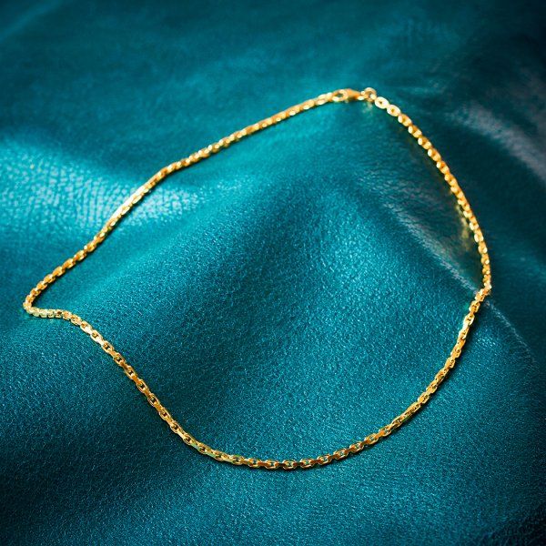 Goldkette als Ankerkette diamantiert in Gelbgold 333 / 8K, 42 cm lang, 2,5 mm breit, Gewicht ca. 11 g.
