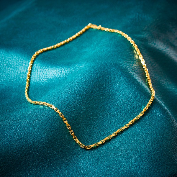 Goldkette als Ankerkette diamantiert in Gelbgold 333 / 8K, 50 cm lang, 3 mm breit, Gewicht ca. 19.6 g.