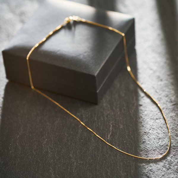 Goldkette als Venezianerkette in Gelbgold 585 / 14K, 42 cm lang, 0,7 mm breit, Gewicht ca. 1.7 g.