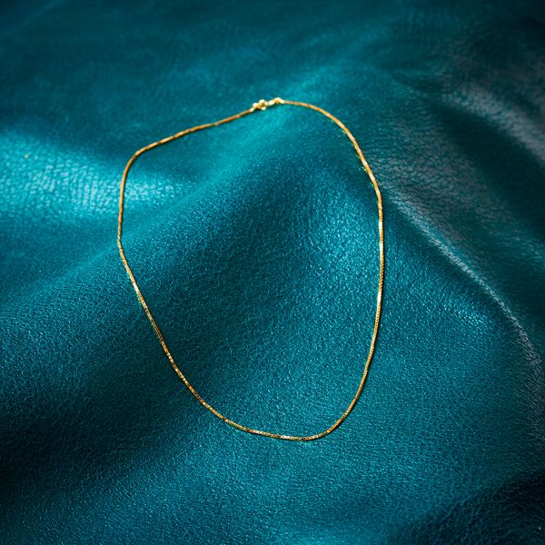 Goldkette als Venezianerkette in Gelbgold 585 / 14K, 38 cm lang, 0,8 mm breit, Gewicht ca. 1.9 g.
