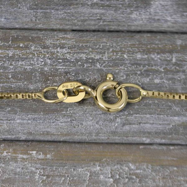 Goldkette als Venezianerkette in Gelbgold 585 / 14K, 38 cm lang, 0,8 mm breit, Gewicht ca. 1.9 g.