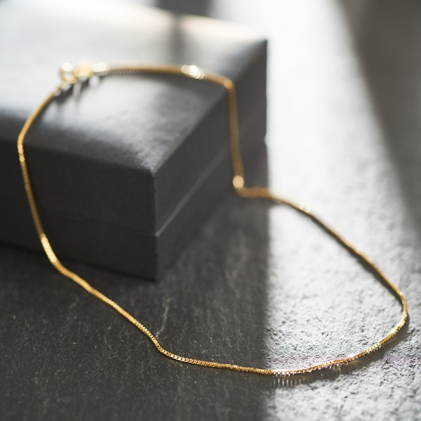 Goldkette als Venezianerkette in Gelbgold 333 / 8K, 30 cm lang, 0,9 mm breit, Gewicht ca. 1.5 g.