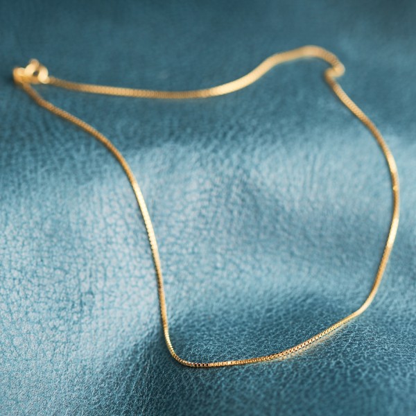 Goldkette als Venezianerkette in Gelbgold 333 / 8K, 36 cm lang, 0,9 mm breit, Gewicht ca. 1.8 g.