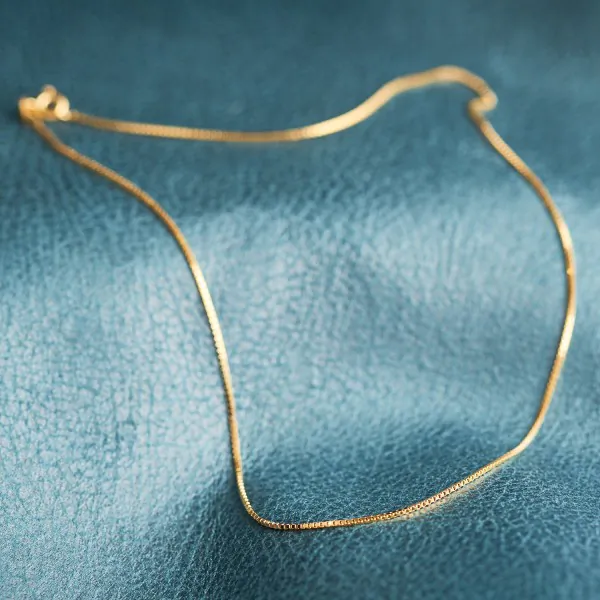 Goldkette als Venezianerkette in Gelbgold 333 / 8K, 30 cm lang, 0,9 mm breit, Gewicht ca. 1.5 g.