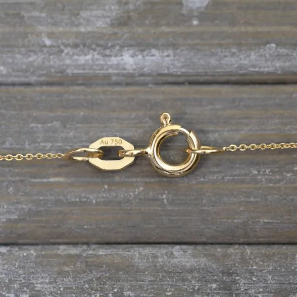 Goldkette als Ankerkette flach in Gelbgold 750 / 18K, 40 cm lang, 0,8 mm breit, Gewicht ca. 1.1 g.